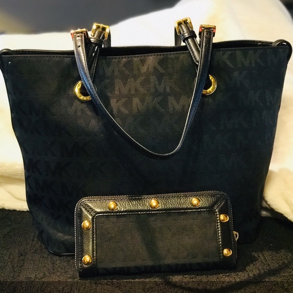 Michael Kors Handbags - Michael Kors Jacquard Logo Tote w/Wallet